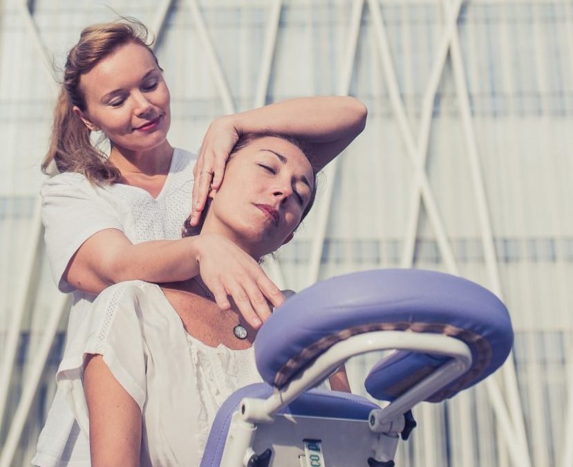 Massage assis en entreprise : comment se déroule une séance ?